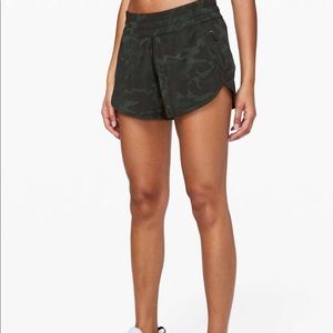 NWT Lululemon Tracker Shorts in Incognito Camo Multi Gator Green